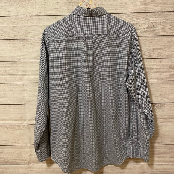 Vineyard Vines Classic Tucker Button Down Shirt - Picture 2 of 4